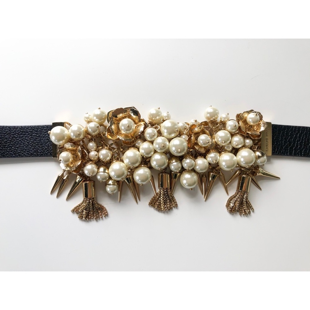 Henri Bendel Necklace Pearls Gold Flowers